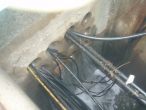 Leak_from_concrete_pit_Fukushima_Daiichi_3_May_2011